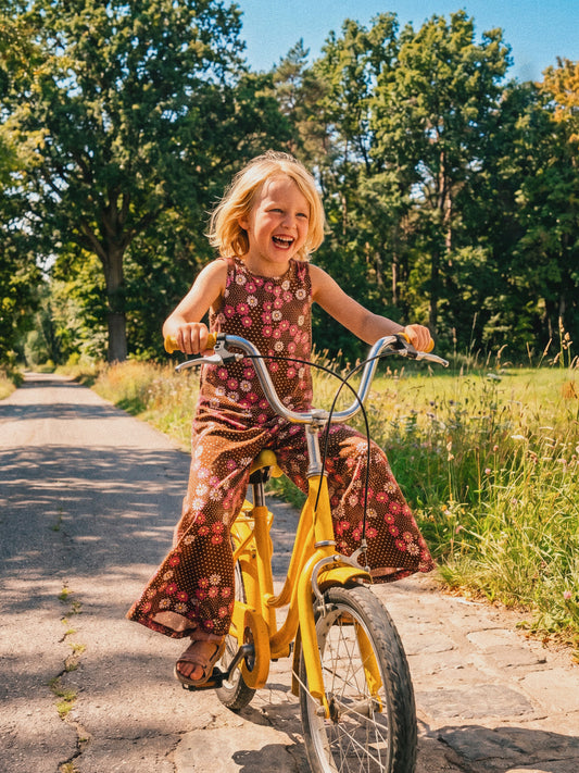 KIDS SLEEVELESS COTTON JUMPSUIT - DAISIES CHOCO